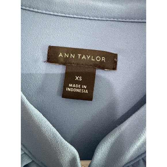 Anne Taylor Women's Petit Icon blouse Long Sleeve Light Blue Sz XS Ruffle Front - Picture 4 of 8